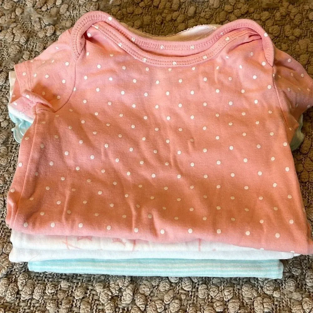 Carters One Piece Short Sleeve T-Shirts. Size 9months. Girls‎